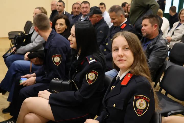 foto/DVD SVETA MARIJA Predstavljena monografija uz prvo stoljeće postojanja društva (4)