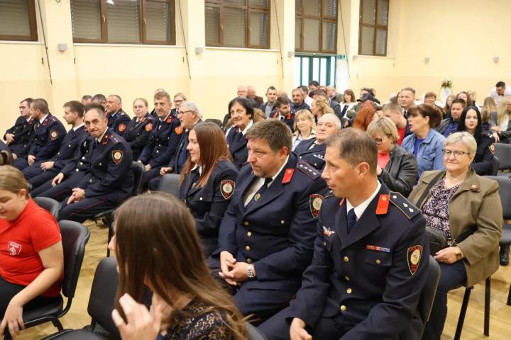 foto/DVD SVETA MARIJA Predstavljena monografija uz prvo stoljeće postojanja društva (6)