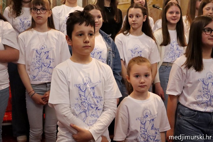 foto/Dječji crkveni zbor Marijina djeca obilježio 5 godina uz prekrasan koncert (17)