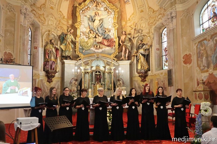 foto/Dječji crkveni zbor Marijina djeca obilježio 5 godina uz prekrasan koncert (19)