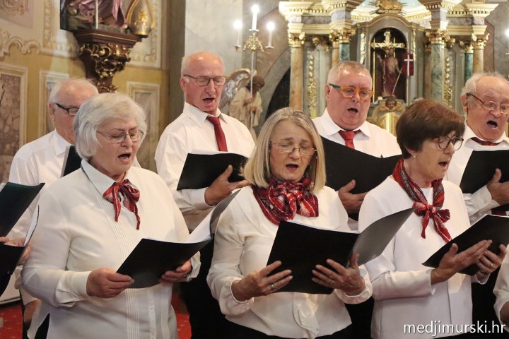 foto/Dječji crkveni zbor Marijina djeca obilježio 5 godina uz prekrasan koncert (22)