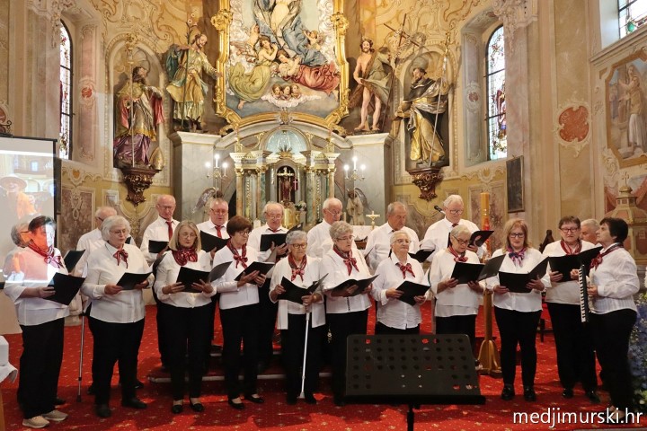 foto/Dječji crkveni zbor Marijina djeca obilježio 5 godina uz prekrasan koncert (23)