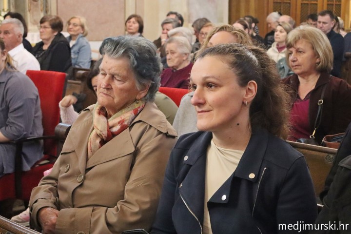 foto/Dječji crkveni zbor Marijina djeca obilježio 5 godina uz prekrasan koncert (26)