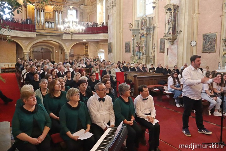 foto/Dječji crkveni zbor Marijina djeca obilježio 5 godina uz prekrasan koncert (38)