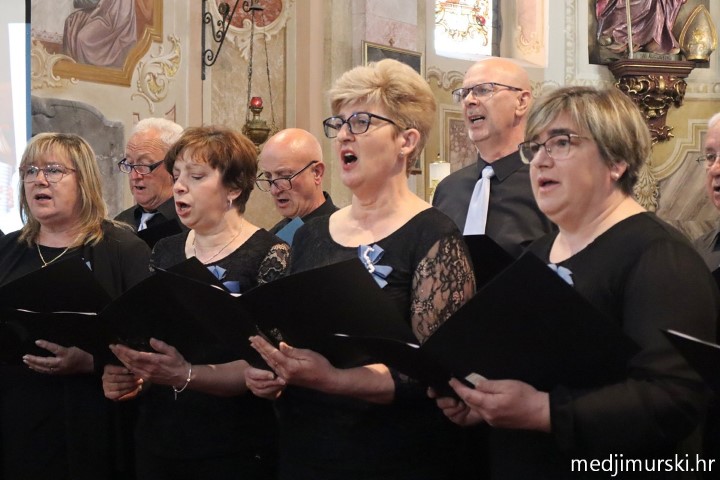 foto/Dječji crkveni zbor Marijina djeca obilježio 5 godina uz prekrasan koncert (39)