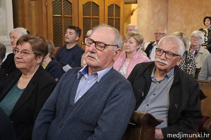 foto/Dječji crkveni zbor Marijina djeca obilježio 5 godina uz prekrasan koncert (44)