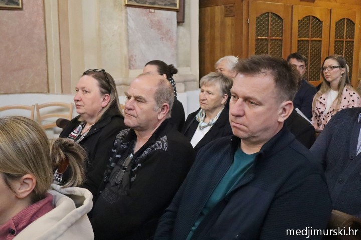 foto/Dječji crkveni zbor Marijina djeca obilježio 5 godina uz prekrasan koncert (45)