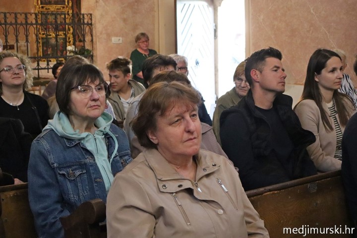 foto/Dječji crkveni zbor Marijina djeca obilježio 5 godina uz prekrasan koncert (46)