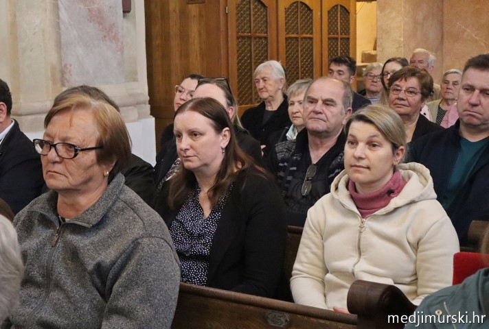 foto/Dječji crkveni zbor Marijina djeca obilježio 5 godina uz prekrasan koncert (47)