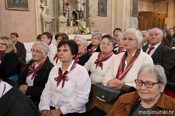 foto/Dječji crkveni zbor Marijina djeca obilježio 5 godina uz prekrasan koncert (50)