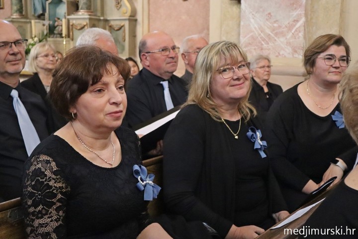 foto/Dječji crkveni zbor Marijina djeca obilježio 5 godina uz prekrasan koncert (53)