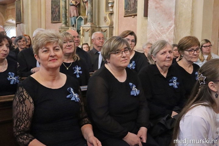 foto/Dječji crkveni zbor Marijina djeca obilježio 5 godina uz prekrasan koncert (54)