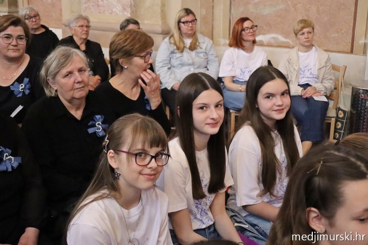foto/Dječji crkveni zbor Marijina djeca obilježio 5 godina uz prekrasan koncert (55)
