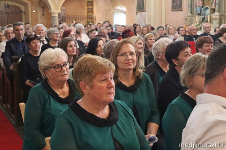 foto/Dječji crkveni zbor Marijina djeca obilježio 5 godina uz prekrasan koncert (60)