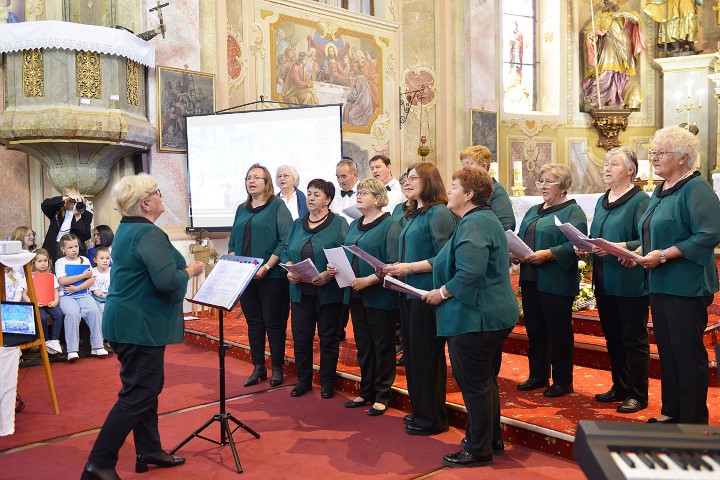 foto/Dječji crkveni zbor Marijina djeca obilježio 5 godina uz prekrasan koncert (65)