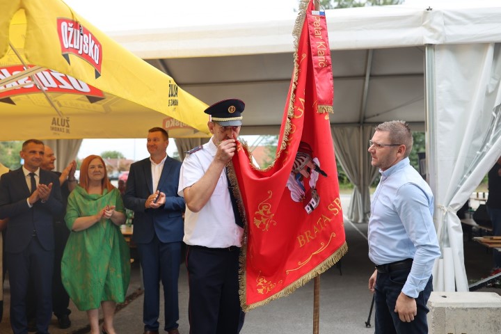 foto/Donji Mihaljevec proslavio veliki jubilej svojih vatrogasaca (74)
