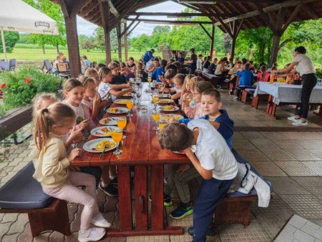 foto/Mali zlatari otkrivali bogatu baštinu Drave kroz radionice ispiranja zlata (5)