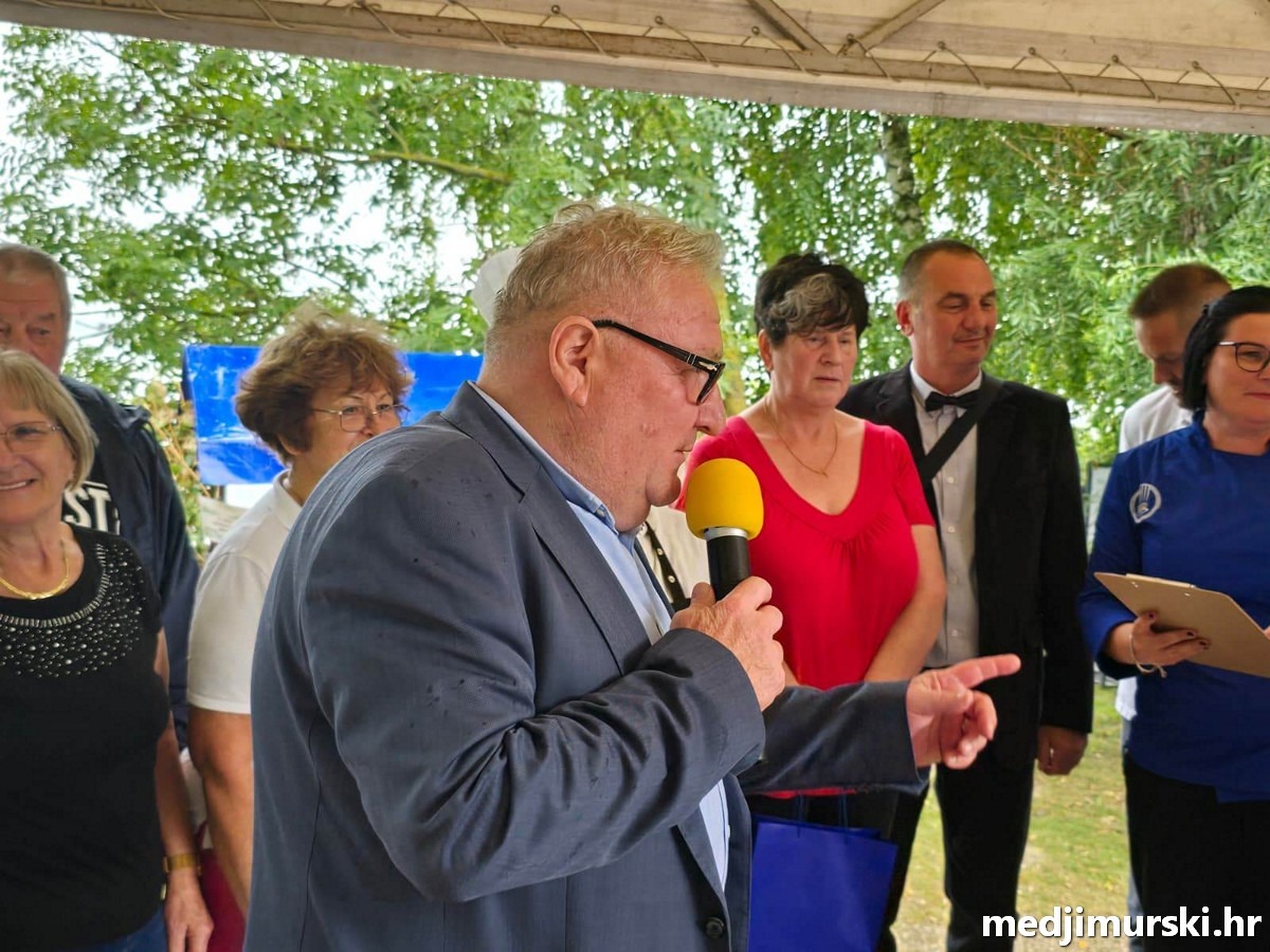 foto/Umirovljenici Svete Marije pobjednici Ćevapčijade u Prelogu Matija Komorski osvojio let balonom (23)
