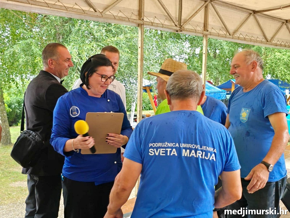 foto/Umirovljenici Svete Marije pobjednici Ćevapčijade u Prelogu Matija Komorski osvojio let balonom (29)